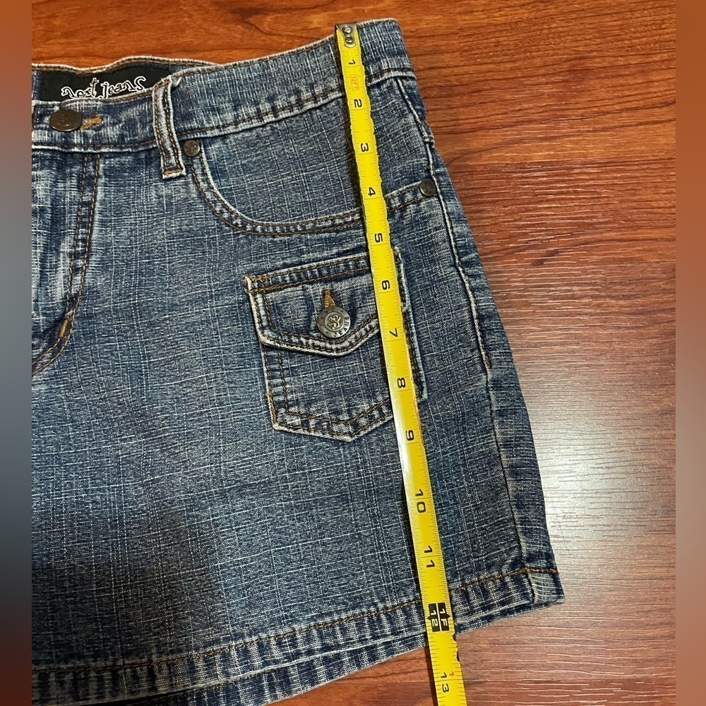 Women's Denim Short - Picture 6 of 8